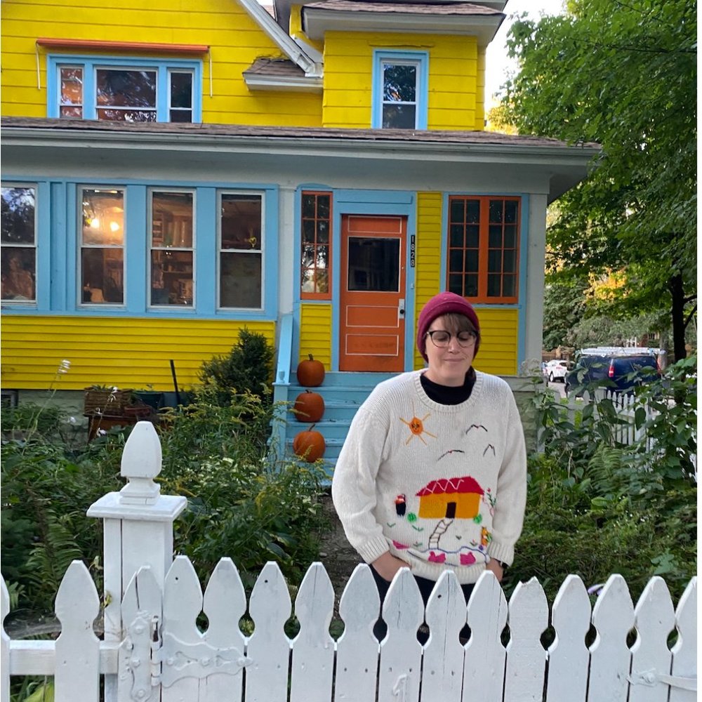 Hello, I am Sophie, and this is my yellow house.